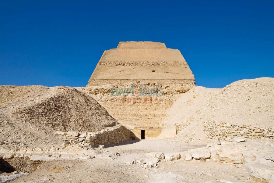 Meidum Pyramid & Dahshur Private Day Trip