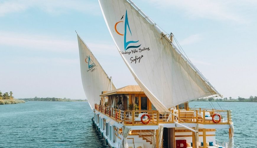 Private Egypt Tours vs Group Tours: Which Is Better?